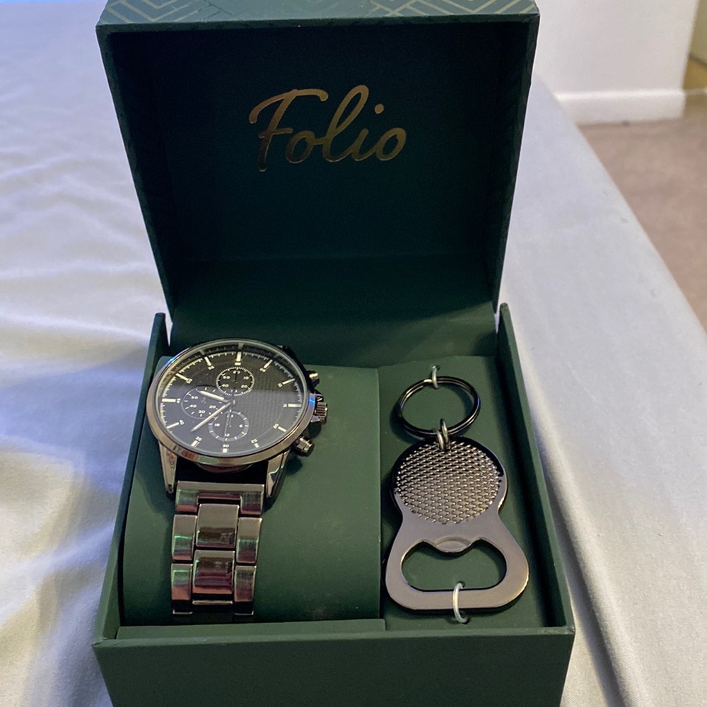 Folio watch set.